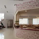 Sky 2 4* Тирана