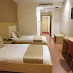 Sky 2 4* Тирана