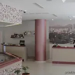 Sky 2 4* Тирана