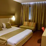 Sky 2 4* Тирана