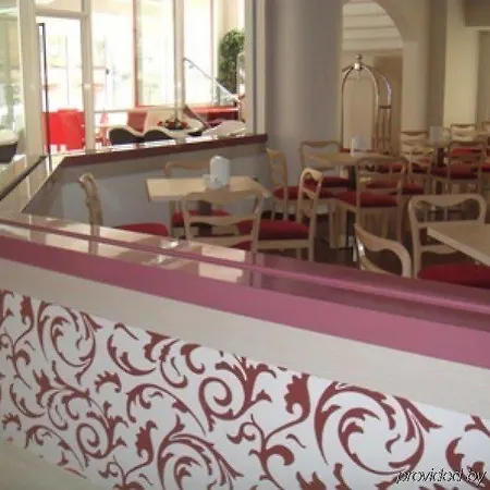 Sky 2 Szálloda Tirana