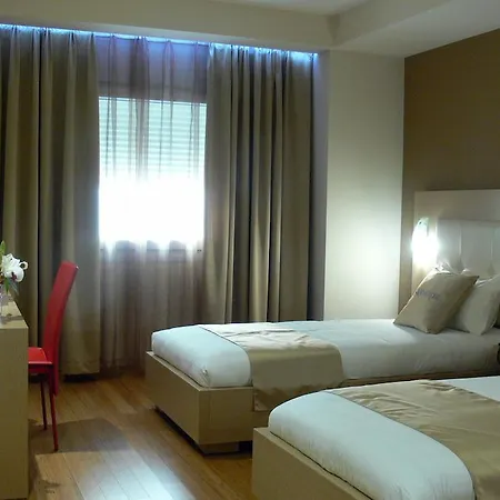 Sky 2 Hotel