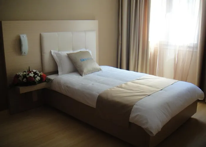 Sky 2 4* Τίρανα