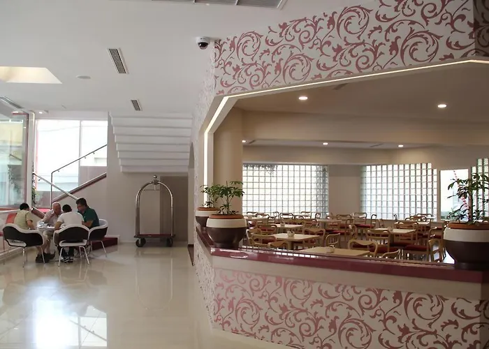 Sky 2 4* Τίρανα