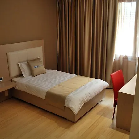 Sky 2 Hotel