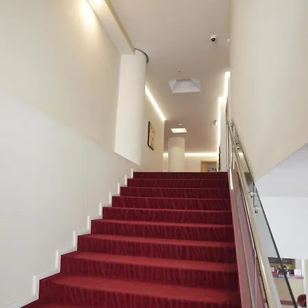 Hotel Sky 2 4*