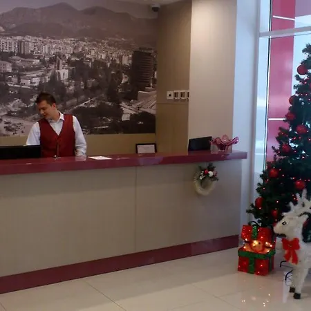 Sky 2 Hotel