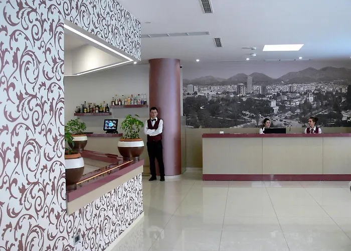 Sky 2 4* Тирана