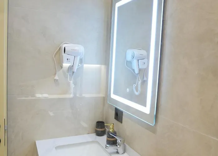 Sky 2 4* Тирана