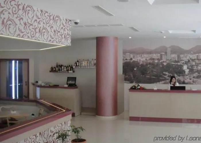 Sky 2 4* Тирана